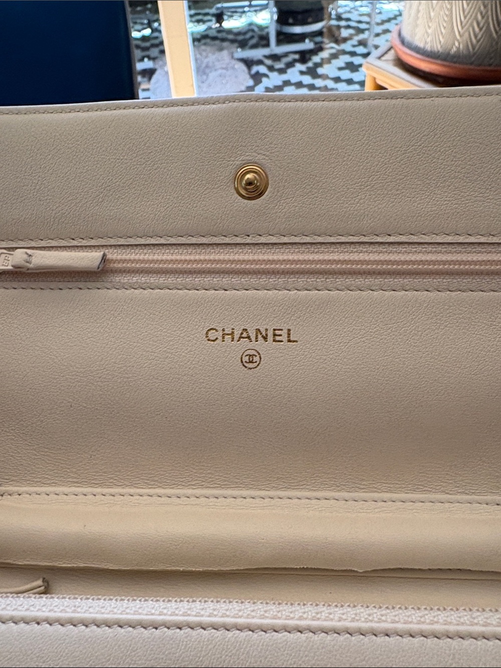 Beautiful cream CHANEL wallet. Excellent condition. - Picture 4 of 8